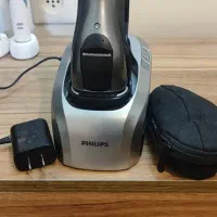 ریش تراش فیلیپس مدل hq8270 به همراه پایه و کیف