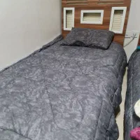 تخت خواب و میز تحریر