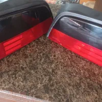 یه جفت خطر بالامشکی و چراغ جلوی پارس