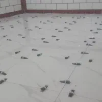کاشی کاری کف و بدنه. پله .نرده .استخر