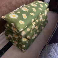 تشک دو عدد پتو سه  و بالش هر کدام جداگانه قیمت شده
