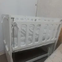 تخت کنار مادر