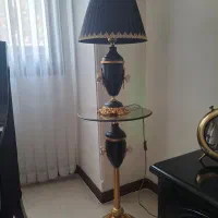 آباژور و میز