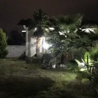 باغ میوه با بنای کوچک