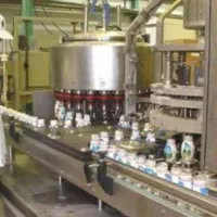 نیروی کار متخصص در کارخانه لبنیات در عراق