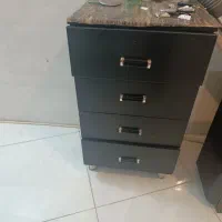 کمد و آینه و صندلی
