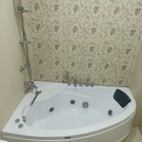 جکوزی و دوش ایستاده دینام دار