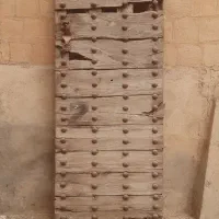 درب چوبی بسیار قدیمی