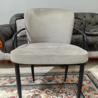 صندلی پایه فلزی در حد نو یک عدد