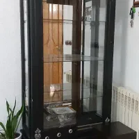 ویترین شیشه ای تمیز