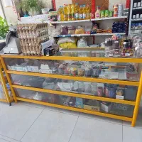 ویترین و دخل شیشه‌ای مغازه