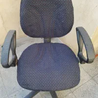 یک عدد صندلی