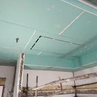 کارگر ساده کناف و یک کارگر دست به ابزار