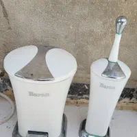 سطل و فرچه سرویس بهداشتی