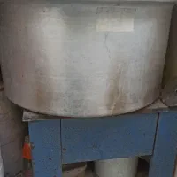 دو عدد قابلمه60×30و۵۵×۲۵ کم کار سالم اجاق گاز۵۰×۵۰
