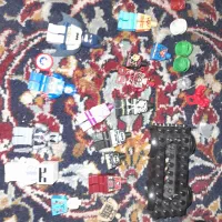 تعدادی لگو و قطعات لگو