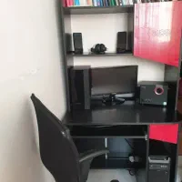 تخت و کتابخانه به همراه صندلی