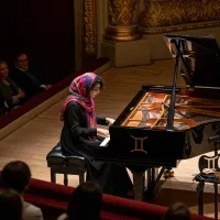 خوانندگی سنتور گیتار  پیانو  هنگدرام