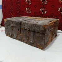 صندوقچه صندوق مجری چوبی چرم کوبی قدیمی عتیقه