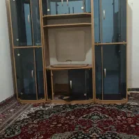 کمد شیشه آیی کار کرده