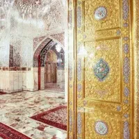 مسافر مشهد مقدس و سویت نزدیک به حرم