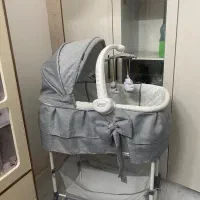 تخت کنار مادر