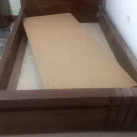 تخت خواب یک و نیم نفره