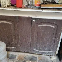 یه عدد کابینت بزرگ دو در