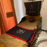 تخت و تشک  و روتختی نوجوان و پرده