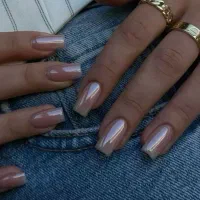 خدمات کاشت و ترمیم ناخن + هدیه ویژه (لاک ژل پا)