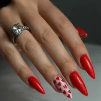 استخدام ناخن کار و مژه کار