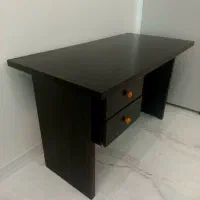 میز تحریر و کامپیوتر