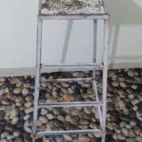 چهار پایه فلزی