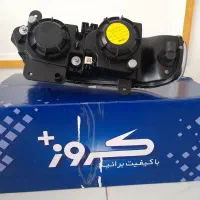 یک جفت چراغ جلو کروز