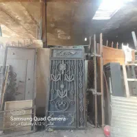 فروش یک درب آهنی ماشین رو