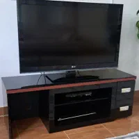 فروشLCD از برند LG سایز 42 اینچ + میز تلویزیون