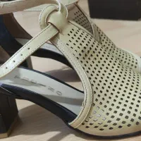 دو جفت کفش زنانه