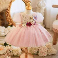 فروشنده خانم ( پوشاک مجلسی دخترانه )