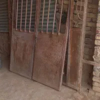 تانکر و در حیاط