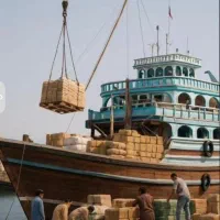 لنج در حال بارگیری از دبی.خصب به عسلویه نخل تقی