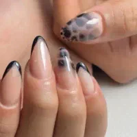 کاشت ناخن با متریال ژل و ظرافت و تمیزی
