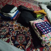 تعدادی لباس بچگانه و زنانه