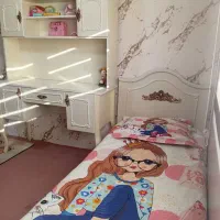 تخت ومیز تحریر