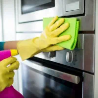 استخدام یک خانم جهت امور منزل