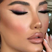 میکاپ شنیون وی ای پی با ۴۰٪ تخفیف فقط۱/۵۰۰
