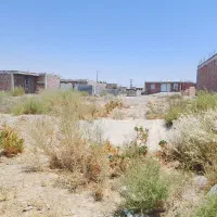 زمین-مسکونی-پشت-تابلو-زکات-چسبیده-به-ساخت-و-ساز