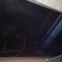 ال سی دی ۴۹ اینج فقط وسطش خط افتاده ظربه نخورده