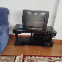 تلویزیون با میز ۴ عدد