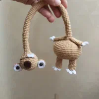 عروسک گردن دراز و توتفرنگی