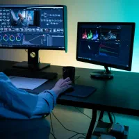 استخدام ادیتور ثابت ،حقوق ثابت ، دورکار